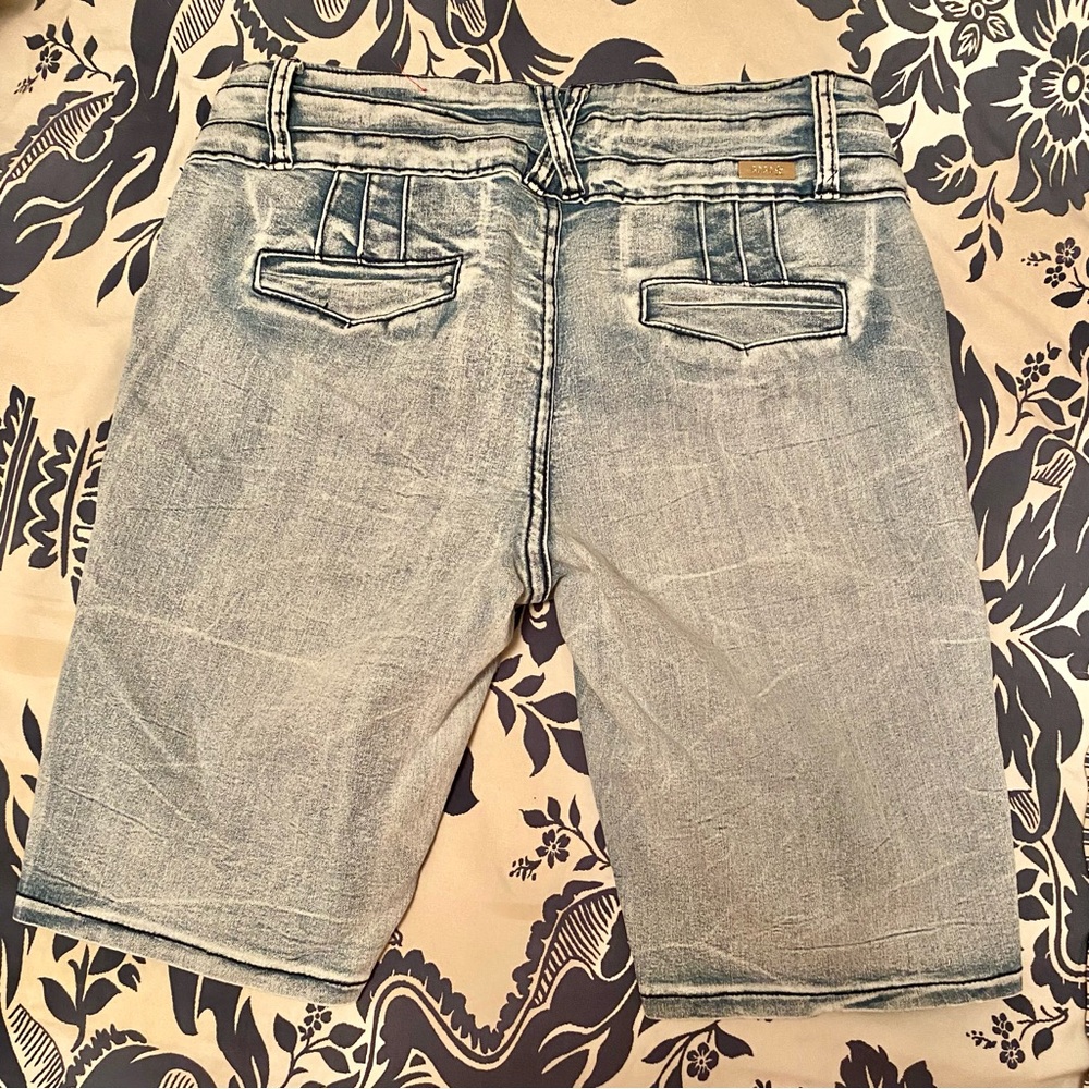 NWOT GoGo Star blue jean colored faded wash bermuda stretch shorts size 11 - Picture 4 of 6